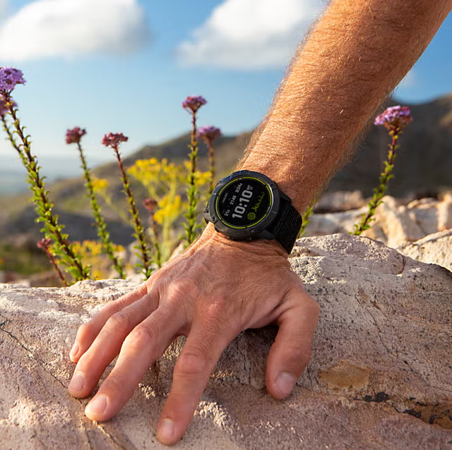 corredor wearables predictivos Garmin Forerunner 965 HRV SpO2 prevención lesiones maratón