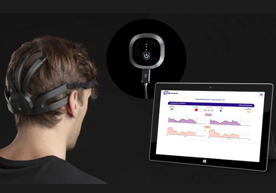neurociencia deportiva corredor casco EEG Muse ondas cerebrales alfa concentración estancamiento mental
