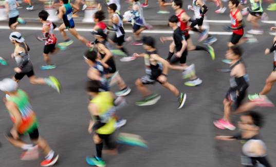 Grupo running midiendo rendimiento con Inteligencia Artificial